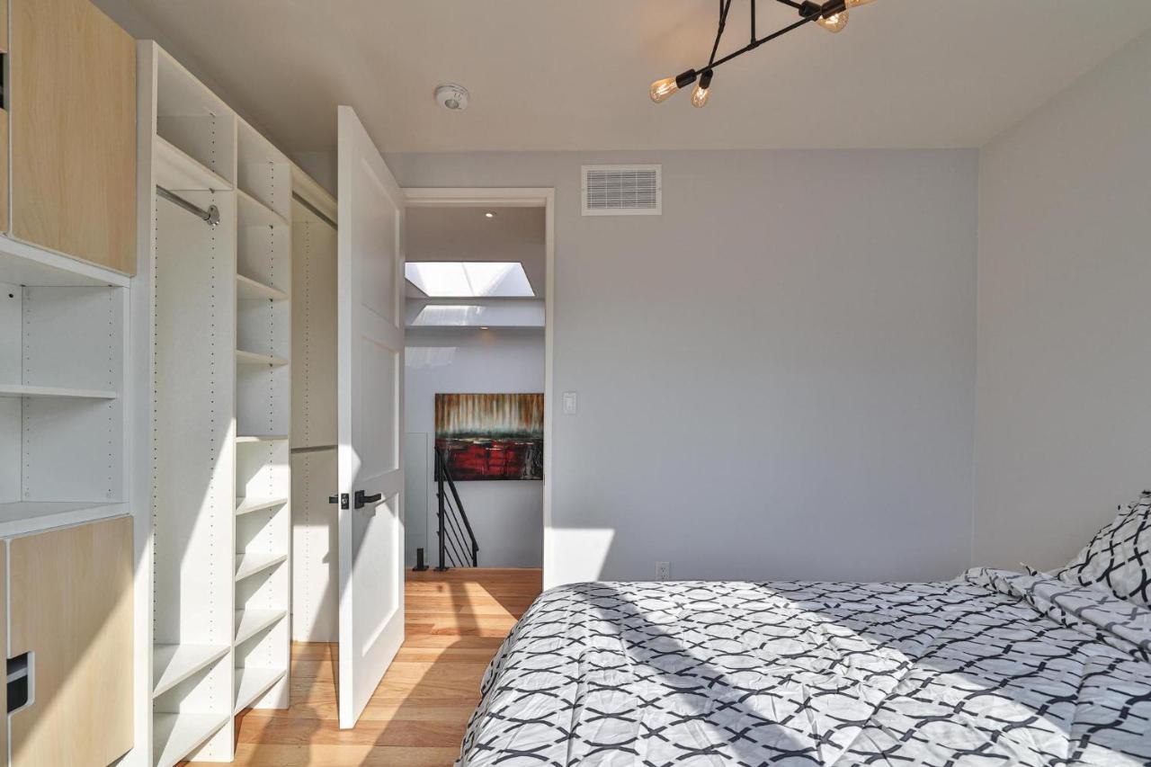 Holiday home New Modern 1400 Sq Ft Coach House Near Everything Toronto