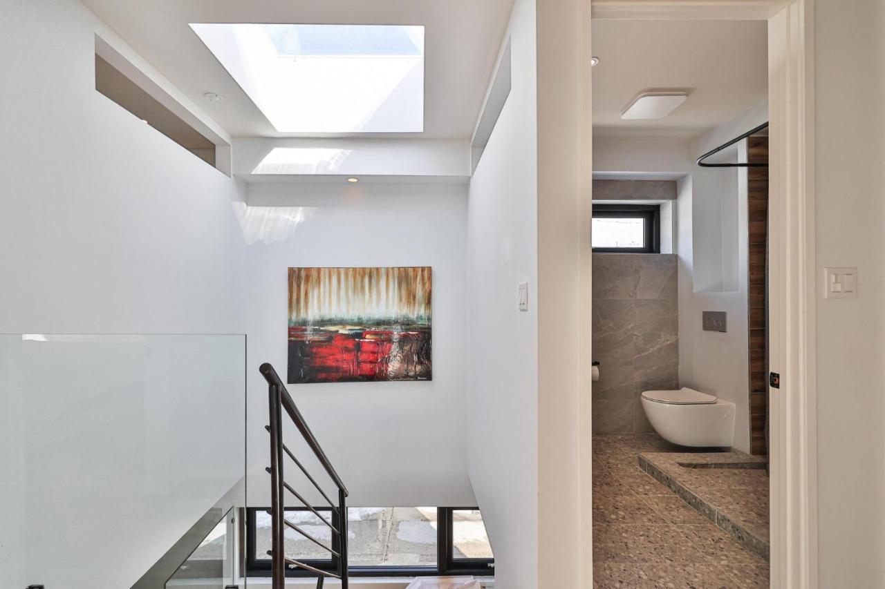 New Modern 1400 Sq Ft Coach House Near Everything * Toronto